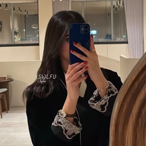نايا ، سيّدة المجالس